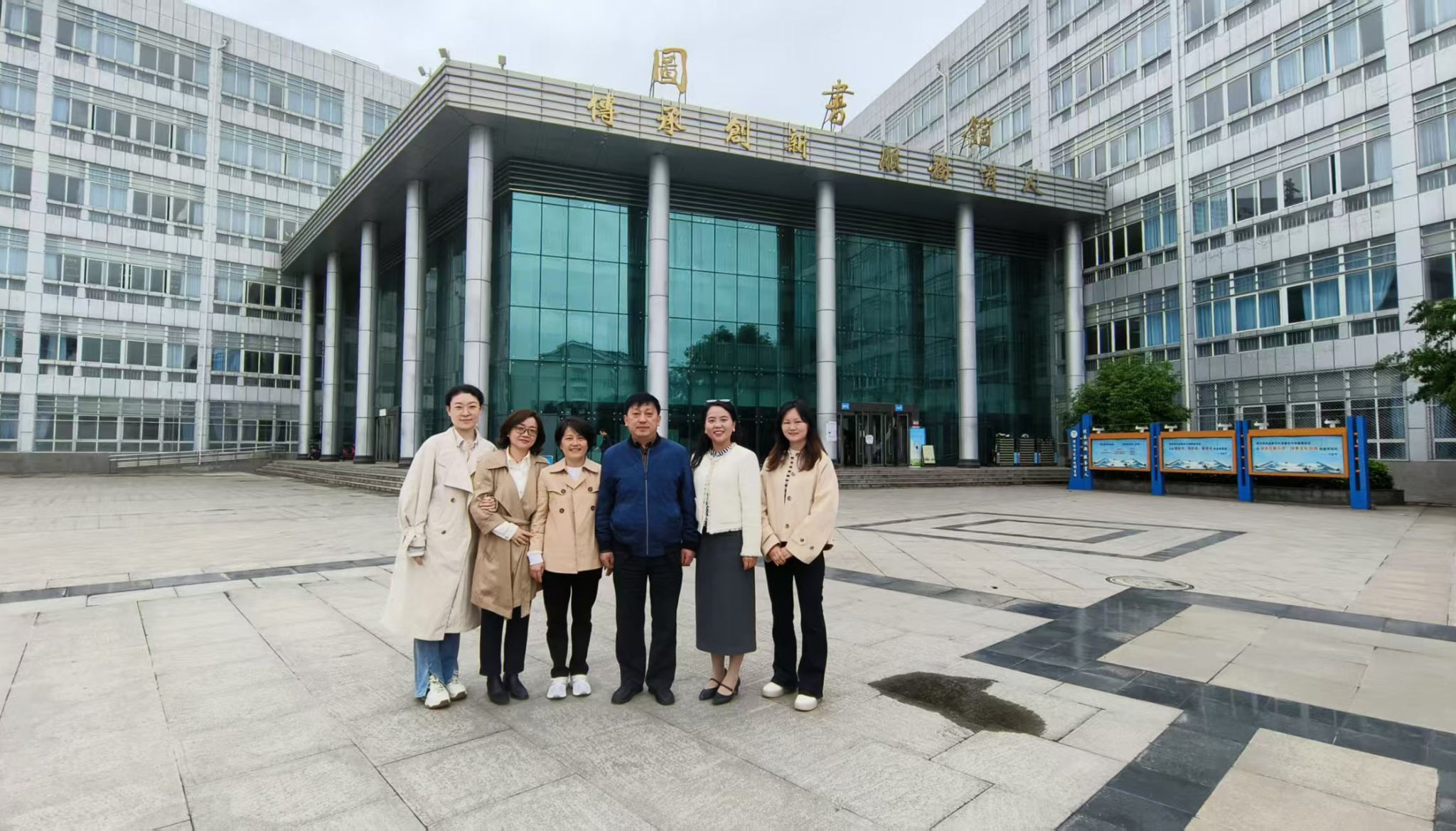 公司唐晓勇经理赴绵阳看望三亿员工